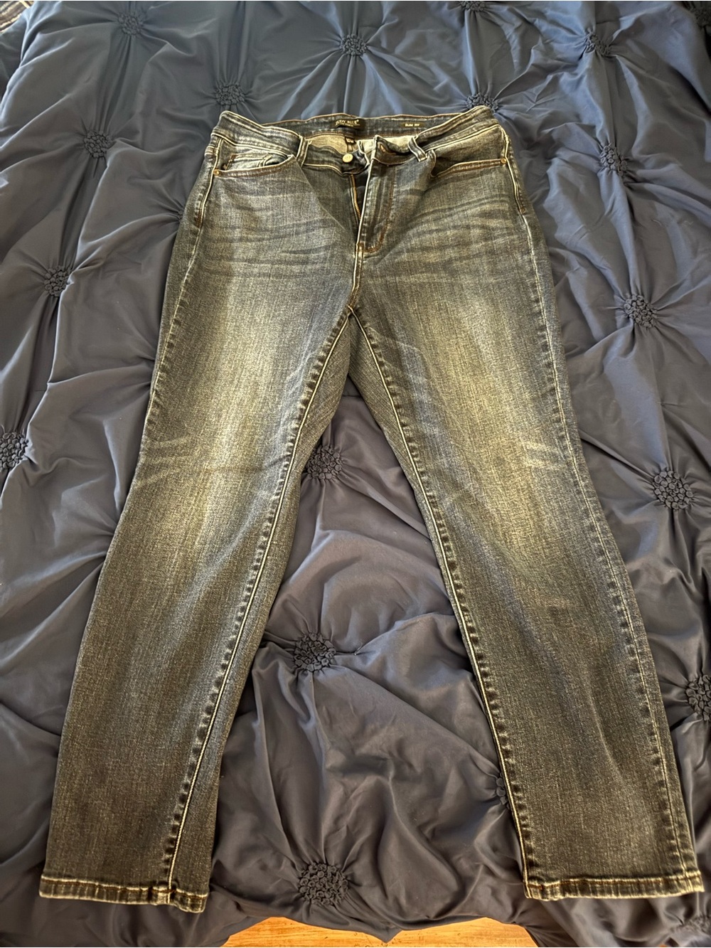 Judy Blue Women’s Slim Straight Jeans in Dark Blue